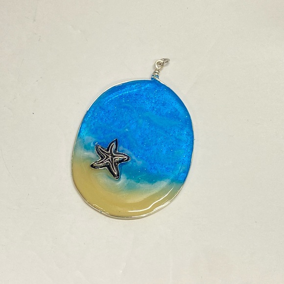HANDMADE Starfish Ocean Resin Art Statement Pendant - Picture 8 of 9